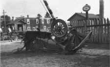 Sta-Grade-Xing-Accidnt-Central-Islip-c1920.jpg (54890 bytes)